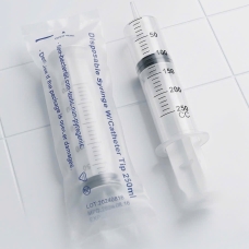 bơm tiêm dùng một lần (Disposable Syringe) 250 mL, loại đầu Catheter Tip.