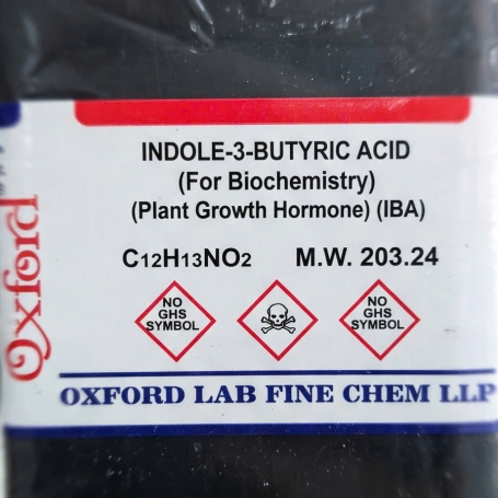 Indole-3-Butyric Acid (IBA) – chất điều hòa sinh trưởng thực vật.